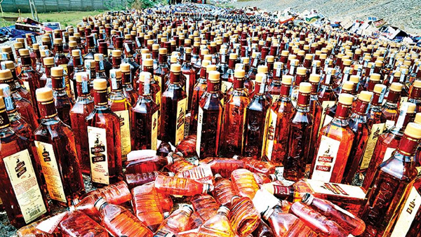 Illegal Liquor Seized पालमपुर में अवैध शराब की 9000 पेटियां बरामद