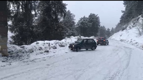 271 Road Closed Due To Snowfall in Himachal बर्फबारी और बारिश से प्रदेश शीतलहर, 271 सड़कें बंद, बिजली के 22 पोल टूटे, पानी की 9 स्कीमें ठप