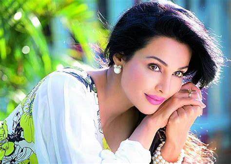 Flora Saini New Topless Pic: इंस्टाग्राम पर शेयर करते ही फैंस ने दिए रिएक्शंस ‘ये फ्लोरा नहीं फायर है’