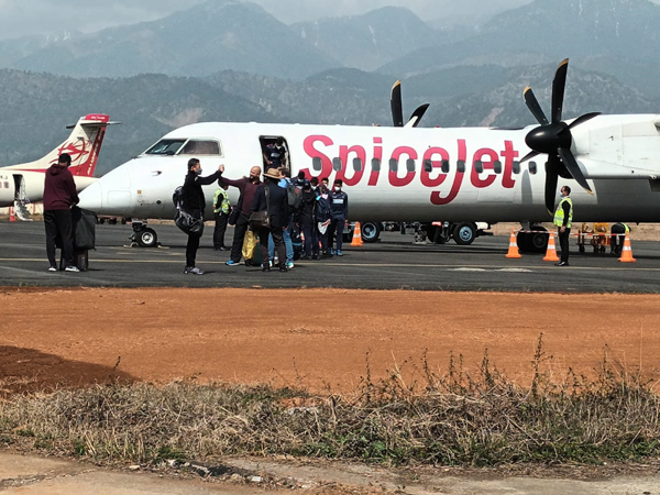 Sri Lankan Team Reached Dharamsala श्रीलंका की टीम विशेष विमान से धर्मशाला पहुंची