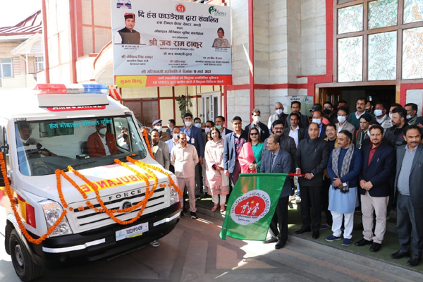 15 Mobile Medical Units Flagged Off एचपी सीएम ने 15 मोबाइल मेडिकल यूनिट की रवाना