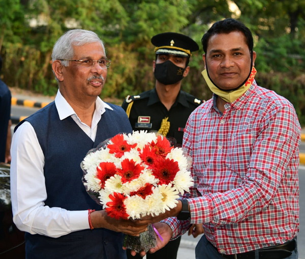 Governor Arlekar visited the International Youth Hostel राज्यपाल आर्लेकर ने अंतरराष्ट्रीय युवा छात्रावास का किया दौरा