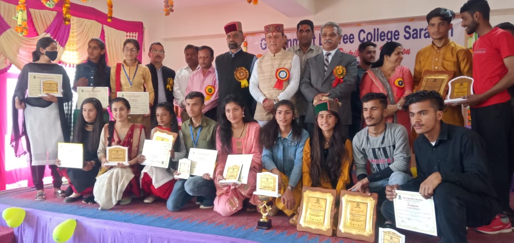 Annual Prize Distribution Ceremony : मेधावी छात्रों को मिला सम्मान , बलदेव भंडारी थे मुख्य अतिथि