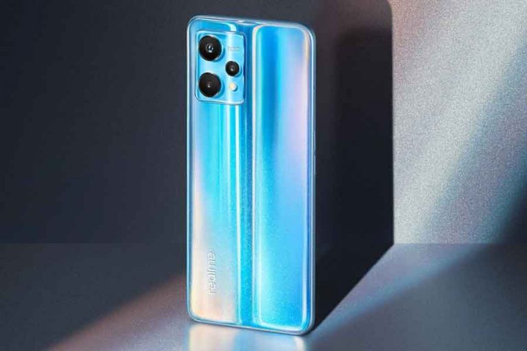 Realme V25 Launched: कलर चेंजिंग बैक पैनल के साथ स्मार्टफोन की कीमत जाने