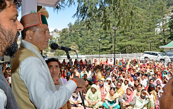 Delegation Met with HP CM सिलाई अध्यापिकाओं की सेवाएं नियमित करने के लिए गठित होगी समिति