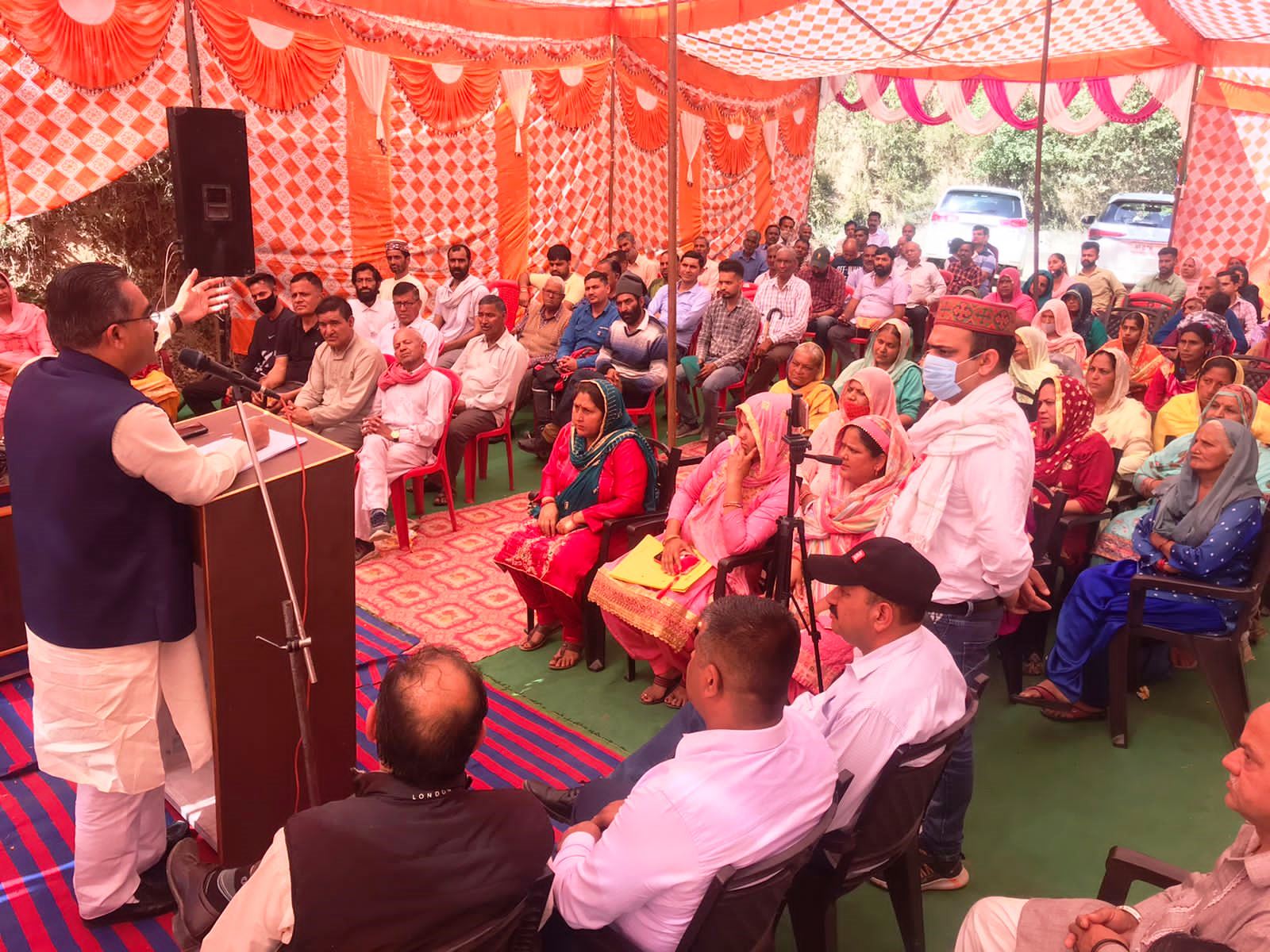 Industry Minister in Gram Panchayat Chachali: मंत्री ने सुनी लोगो की समस्या