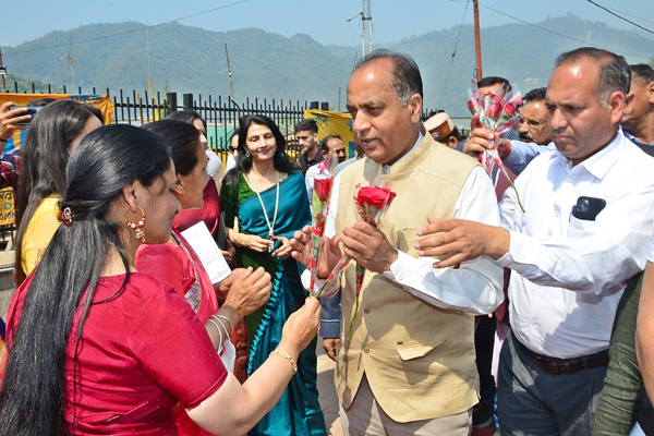 Students Achieve Their Goals With Hard Work कड़ी मेहनत से लक्ष्य प्राप्त करें विद्यार्थी