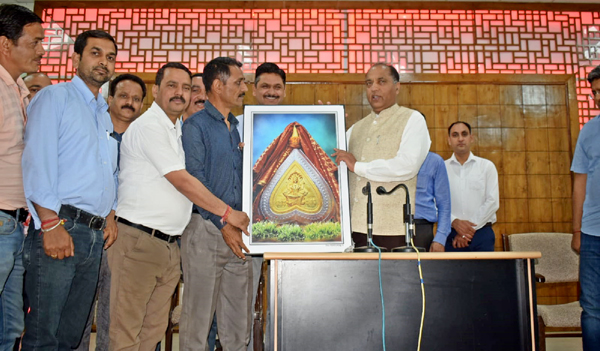 The Non-Gazetted Employees Federation Honored The CM अराजपत्रित कर्मचारी महासंघ ने सीएम को किया सम्मानित