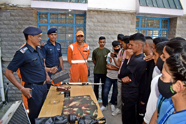 Mockdrill on Kangra Earthquake Tragedy कांगड़ा भूकंप त्रासदी पर चम्बा महाविद्यालय में माकड्रिल