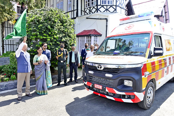 Governor Sent Ambulance राज्यपाल ने एम्बुलेंस को हरी झंडी दिखाकर रवाना किया