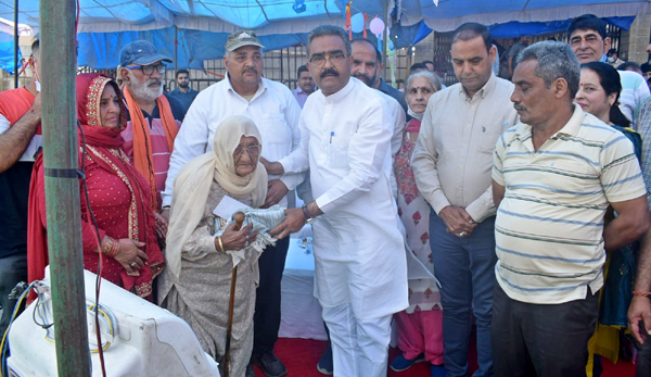 हिमाचल दिवस पर हमीरपुर में फहराया राष्ट्रीय ध्वज National Flag Hoisted in Hamirpur on Himachal Day