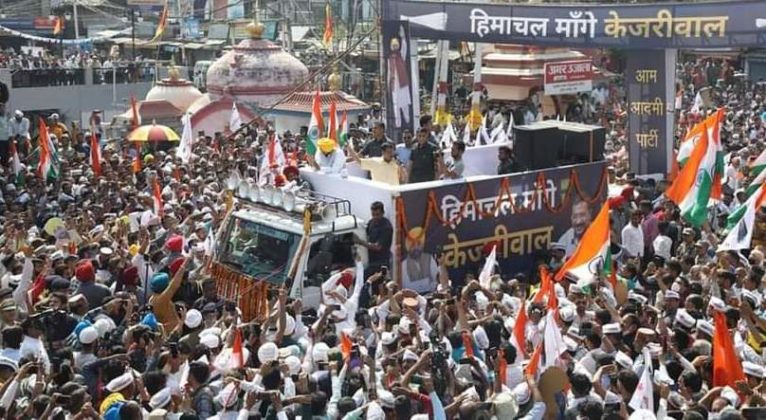 AAP Roadshow in Mandi हिमाचल में आप का स्वागत: विक्रमादित्य