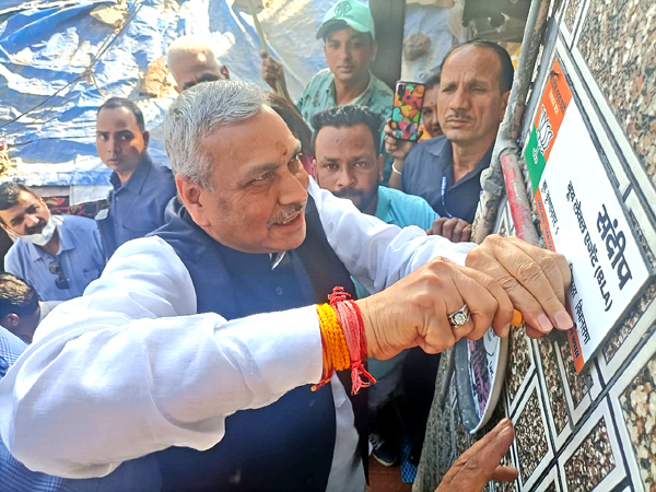 Name Plaque at BJP Booth Worker House बूथ कार्यकर्ता के घर नाम की पट्टिका लगाना बड़ी मुहिम