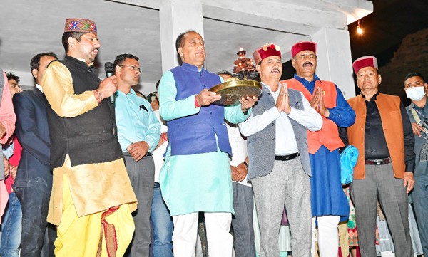 एचपी मुख्यमंत्री ने की रावी नदी की आरती HP CM performed aarti of Ravi river