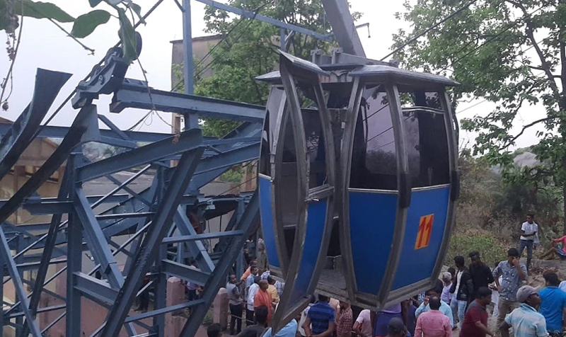 Jharkhand Ropeway Accident : त्रिकूट रोपवे पर अटकी 48 जिंदगियाँ , दो ट्रालियां आपस में टकराई