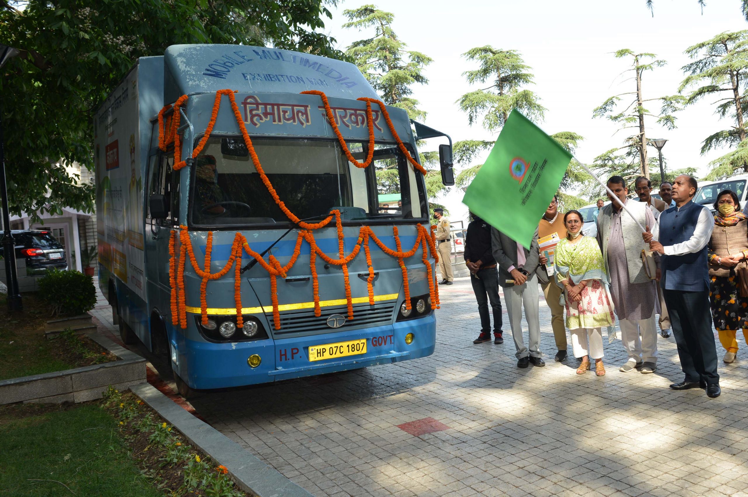 मुख्यमंत्री ने कौशल रथ को हरी झंडी दिखाकर रवाना किया