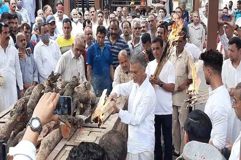 पंडित सुख राम का पूरे राजकीय सम्मान के साथ अंतिम संस्कार