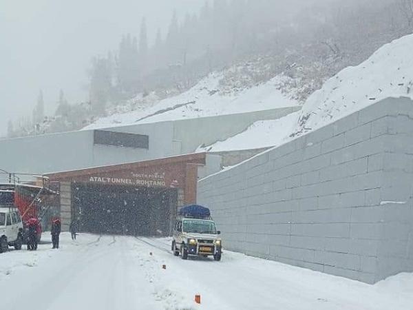 Himachal Weather: प्रदेश में मौसम हुआ साफ, तेज हवाओं से बढ़ी शीतलहर