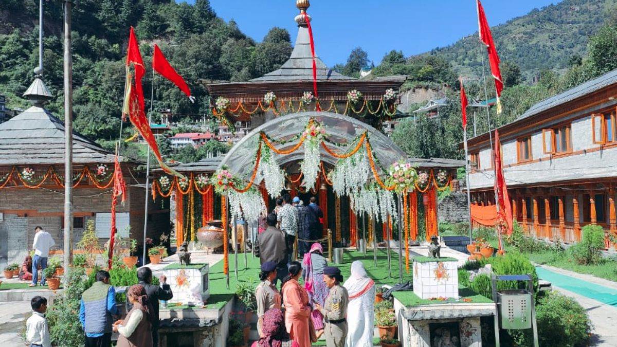 Himachal pradesh temple: हिमाचल में स्थित है ऐसा मंदिर जहां चोरी करने पर व्यक्ति हो जाता है अंधा, होते हैं कई चमत्कार