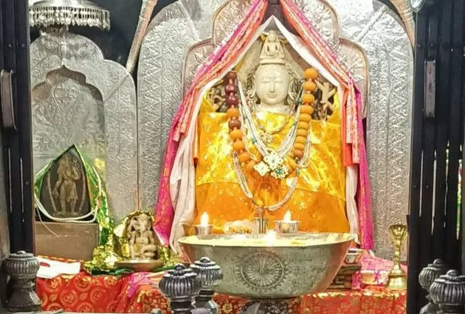 Himachal pradesh temple: हिमाचल में स्थित है दुनिया का इकलौता मंदिर जहां दो धर्मों के लोग करते हैं पूजा