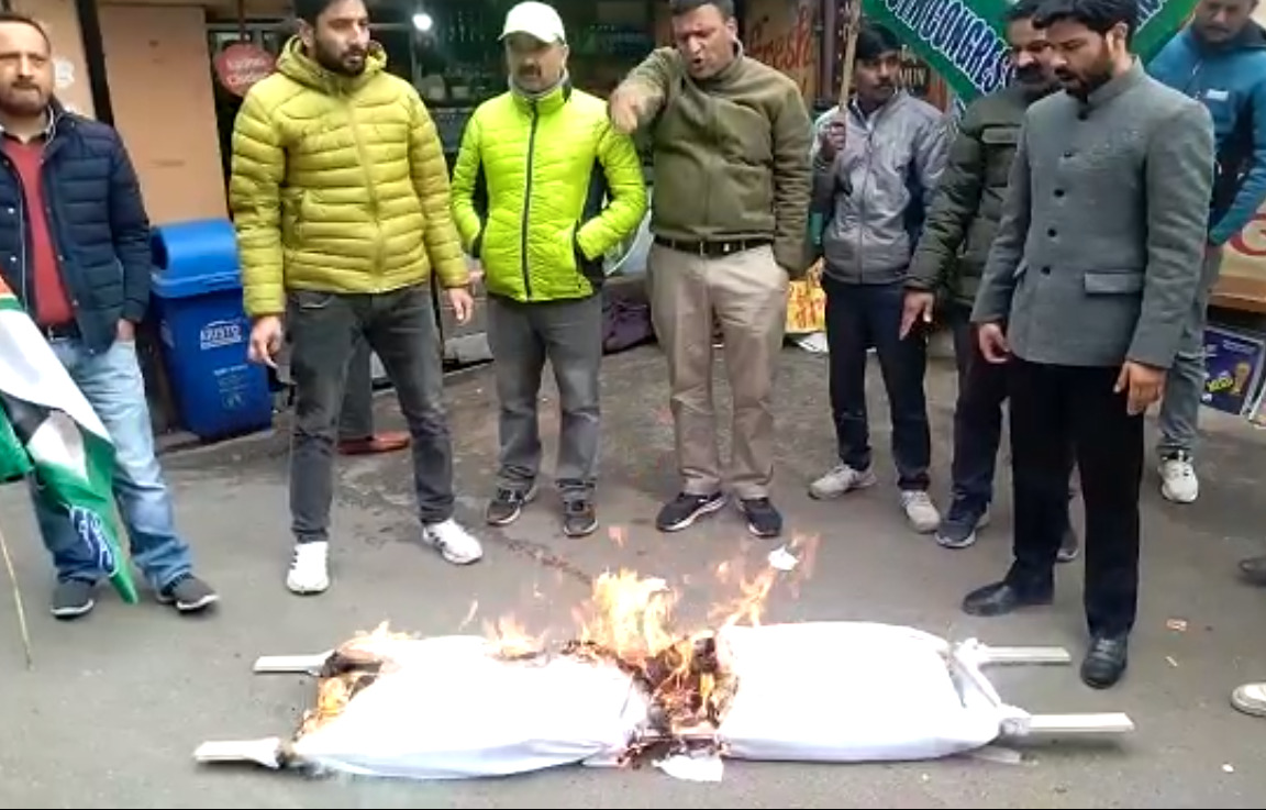 Himachal News: शिमला में राहुल गांधी के मुद्दे पर पीएम के पुलते के साथ निकाली शव यात्रा, युवा कांग्रेस ने केंद्र के खिलाफ जताया रोष