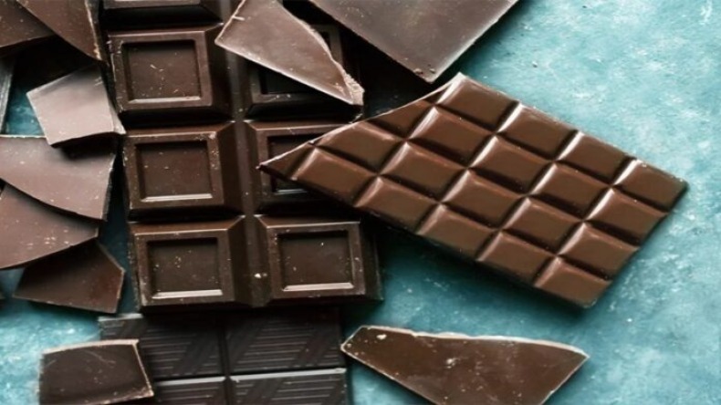 Dark chocolate side effects: डार्क चॉकलेट शरीर के लिए होता है हेल्दी, जानिए इसके दुष्प्रभाव