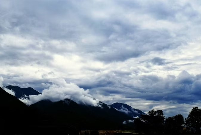 Himachal Weather: हिमाचल के कई जिलों में बारिश की संभावना, 17-18 अप्रैल को ओलावृष्टि का येलो अलर्ट