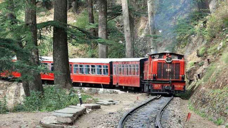 Holiday special train: हॉलीडे स्पेशल ट्रेन पहुंची शिमला, पहले दिन हुई 50 फीसदी बुकिंग