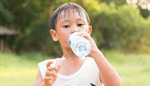 Keep Your Kids Hydrated: गर्मी में बच्चों को ये ड्रिंक्स पीलाकर रखें हाइड्रेट