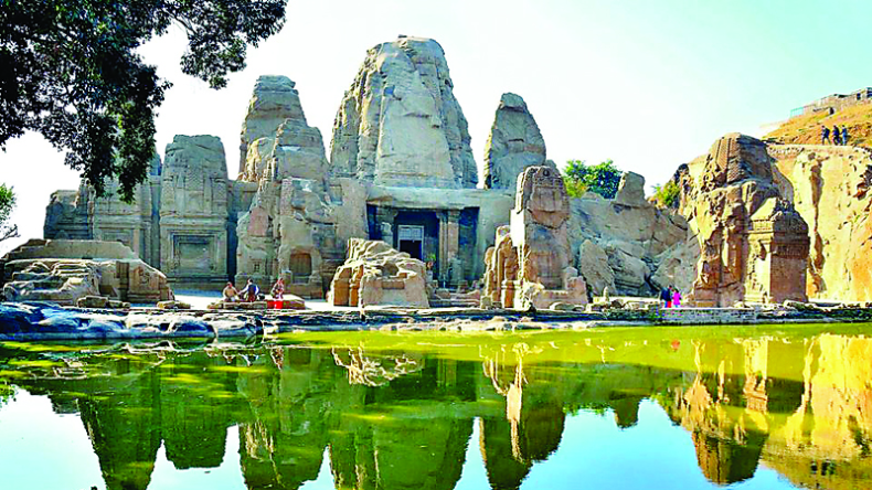 Temple in Himachal: हिमाचल का ये मंदिर जिसमें आज भी है कई रहस्य