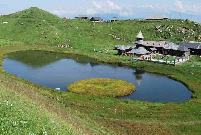 Parashar Lake: प्राकृतिक सौंदर्य से भरपूर और मनमोहक है यह दार्शनिक स्थल