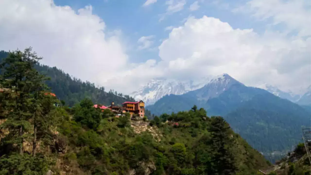 Himachal tourist places: गर्मी के मौसम में हिमाचल के इन जगहों पर बिताएं सुकून भरी छुट्टियां, आने का करें प्लान