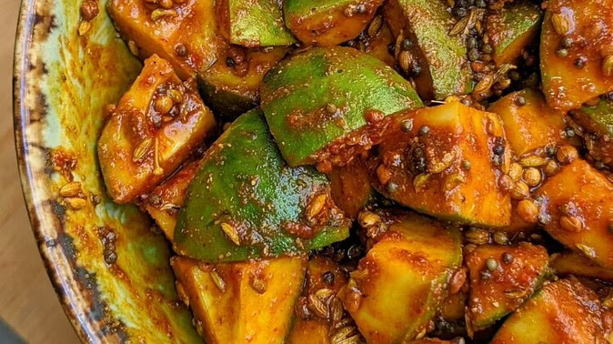 Mango Pickle: आम का अचार बनाने के लिए अपनाएं ये तरीका, नहीं होगा खराब