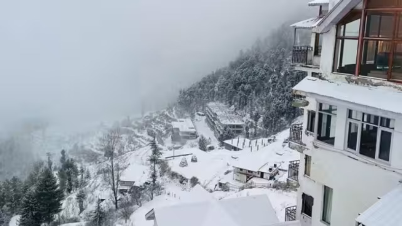 Himachal Weather: हिमाचल प्रदेश में बारिश और ओलावृष्टि की चेतावनी, जानें कब तक खराब रहेगा मौसम