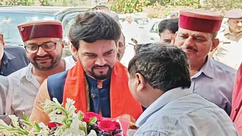 Anurag thakur: अनुराग ठाकुर बोले, वक्त बताएगा केंद्र में किसकी होगी सरकार