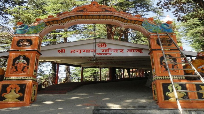 Shimla News: जाखू मंदिर में 30वें महा भंडारे के दिन उमड़ी भक्तों की भारी भीड़, जिसमें परोसे गए 16 अलग-अलग प्रकार के व्यंजनों