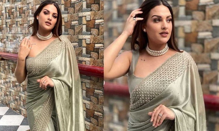 Himanshi Khurana: ब्रेकअप के बाद हिमांशी खुराना पहुंची आशीर्वाद लेने केदारनाथ मंदिर, बेहद सिंपल दिखीं एक्ट्रेस