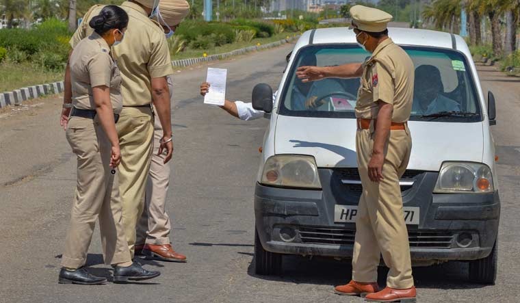 Himachal Pradesh: हिमाचल प्रदेश में बेलगाम वाहन चालकों को रोकने के लिए सड़क पर उतरा सुंदरनगर प्रशासन