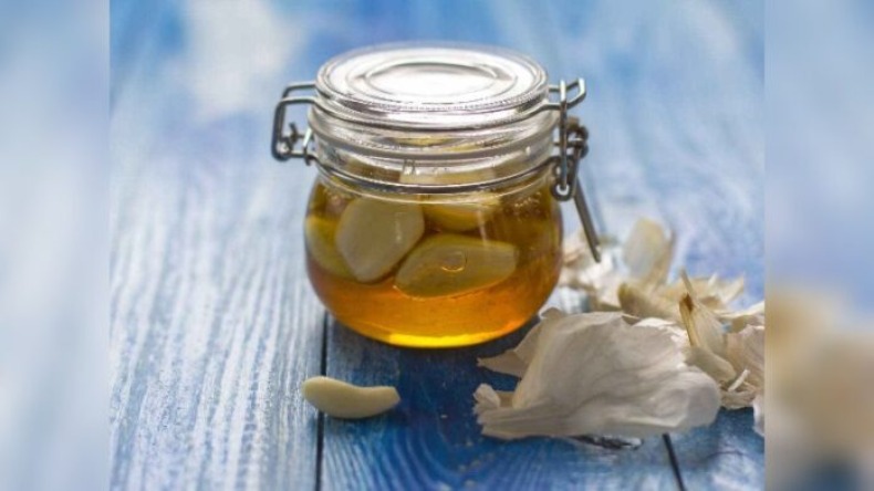 Benefits Of Honey Garlic: खाली पेट खाएं शहद और लहसुन खाने से होते हैं ये फायदे