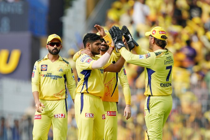 CSK vs MI: मुंबई इंडियंस ने चेन्नई सुपर किंग्स को दिया 140 रनों का लक्ष्य, बल्लेबाजी के लिए धोनी के धुरंधर तैयार