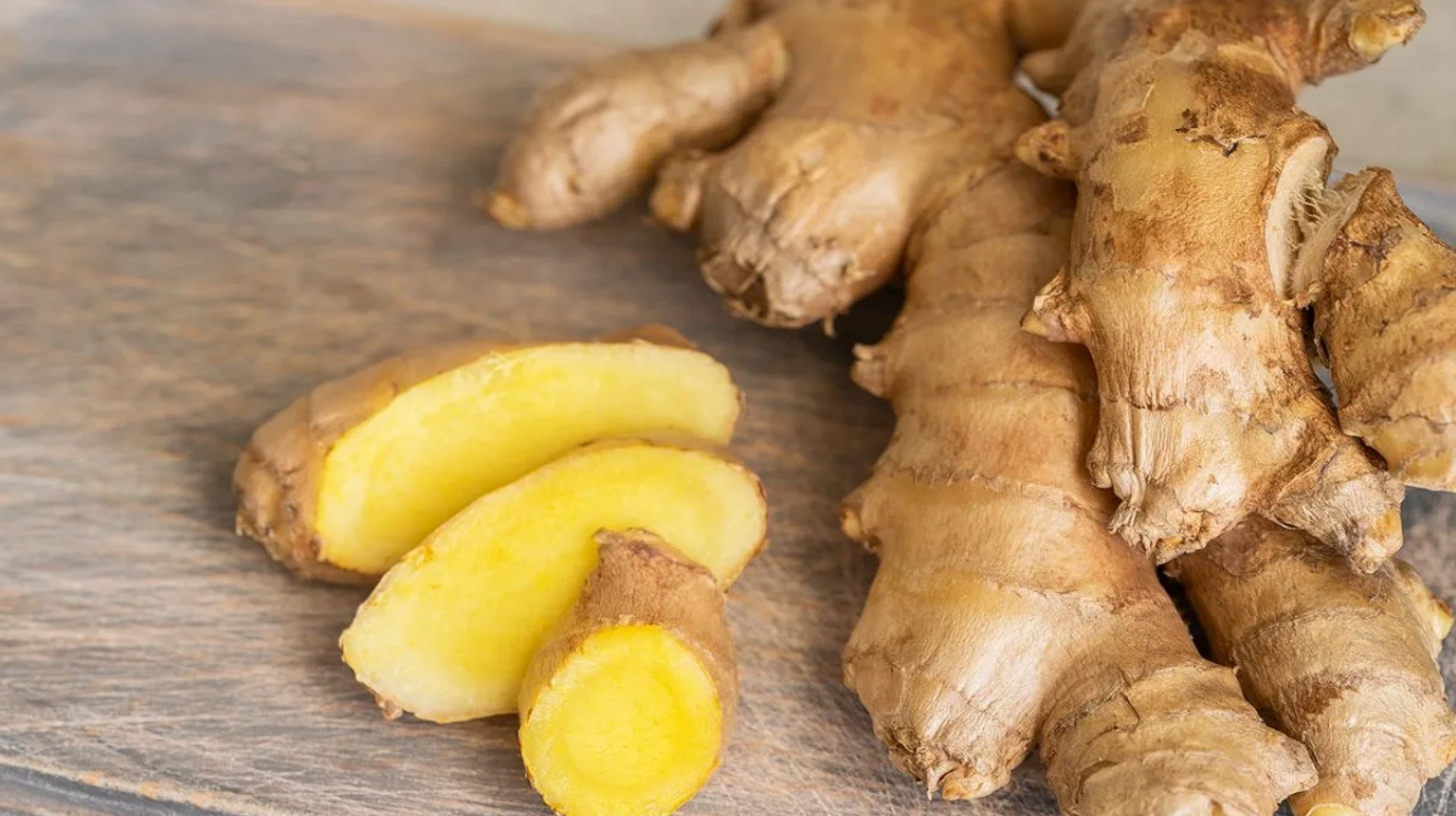 Disadvantage Of Eating Ginger: अदरक का ज्यादा सेवन करना भी हो सकता हैं आपके लिए नुकसानदायक, तो हौ जाएं  सावधान!