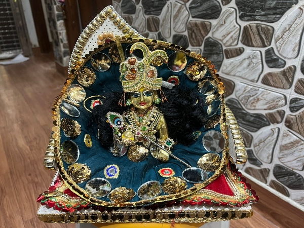 Laddu Gopal: घर पर कैसे करें अपने लड्डू गोपाल की पूजा, जानें पूरी विधि