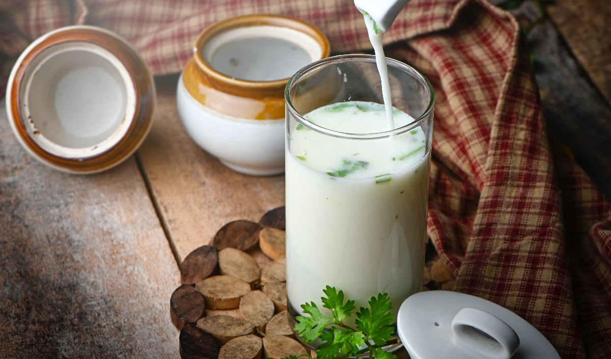 Buttermilk Benefits: गर्मियों में जरूर करें छाछ का सेवन, जानें इसके गजब के फायदें