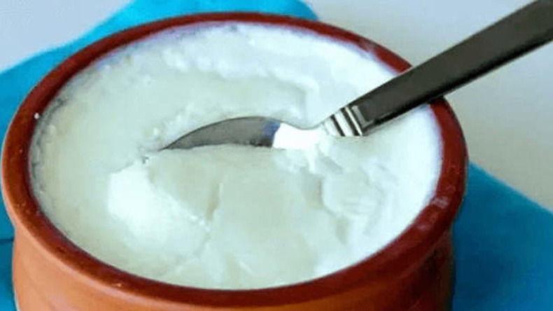 Eating curd at night: जानें रात में दही खाने से होता है फायदा या नुकसान?