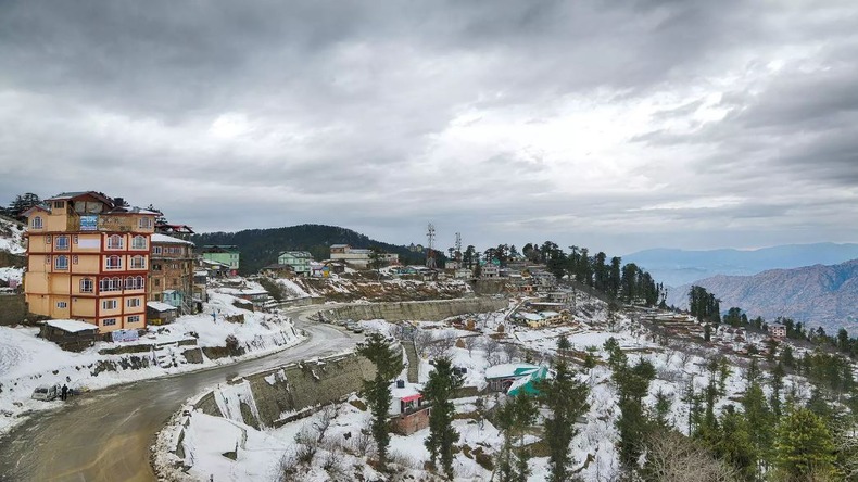 Himachal Weather: प्रदेश में बारिश बनी आफात, हाईवे पर भूस्खलन, चार दिन मौसम खराब के चलते ओलावृष्टि के आसार