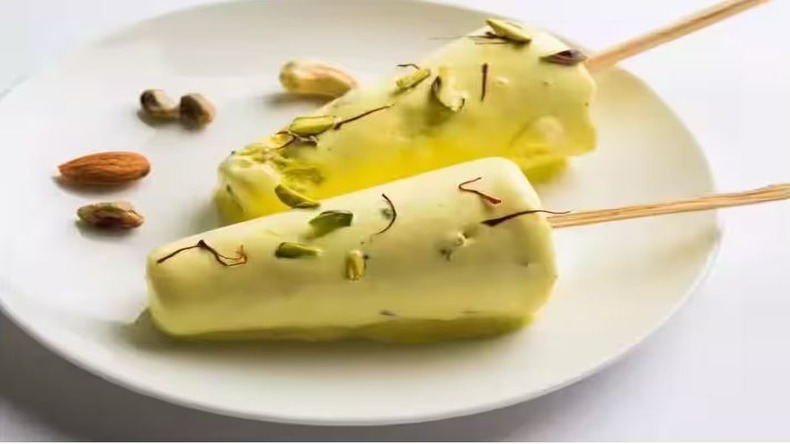 Malai Pista Kulfi Recipe: घर पर गर्मी में बनाएं मलाई पिस्ता कुल्फी, इसे बनाने की ये हैं विधि