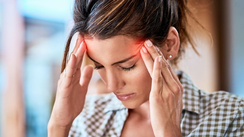 Migraine Symptoms: कही आप भी तो माइग्रेन को नॉर्मल सिरदर्द समझने की गलती नहीं कर रहे , तो ऐसे करें पहचान