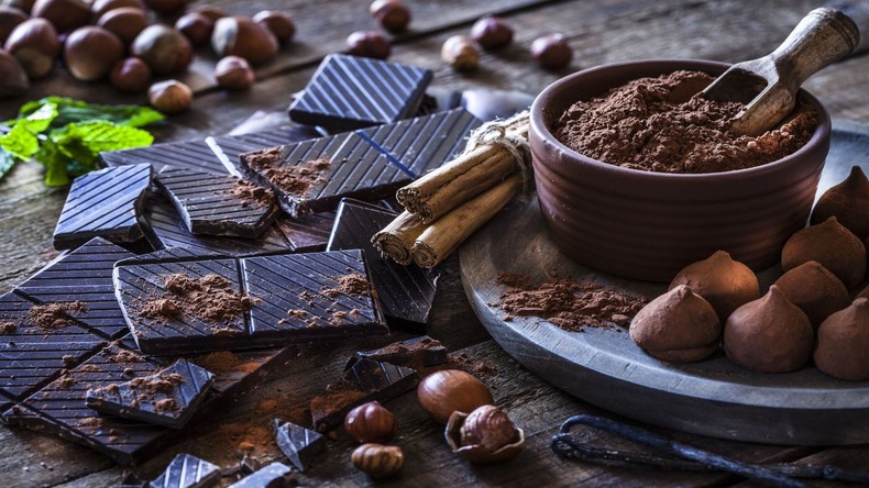 Dark Chocolate Benefits: स्वादिष्ट ही नहीं सेहत के लिए भी  फायदेमंद होते हैं डार्क चॉकलेट, जानिए इसके फायदे