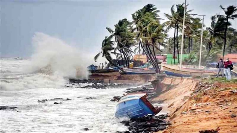 Biparjoy Cyclone: खतरनाक बिपरजॉय तूफान से अब तक सात लोगोें की मौत