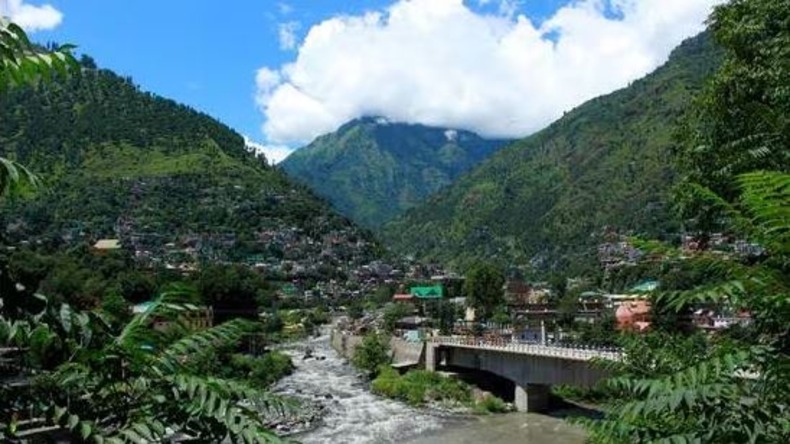 Himachal Weather: प्रदेश में तीन दिन बाद बदल सकता हैं मौसम, बारिश और ओलावृष्टि के लिए IMD ने किया येलो अलर्ट जारी